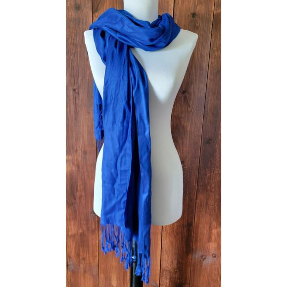 Liz Claiborne Blue Scarf 100% Rayon Fringe Soft Lush Wrap Shawl Women Accessory - Picture 7 of 7